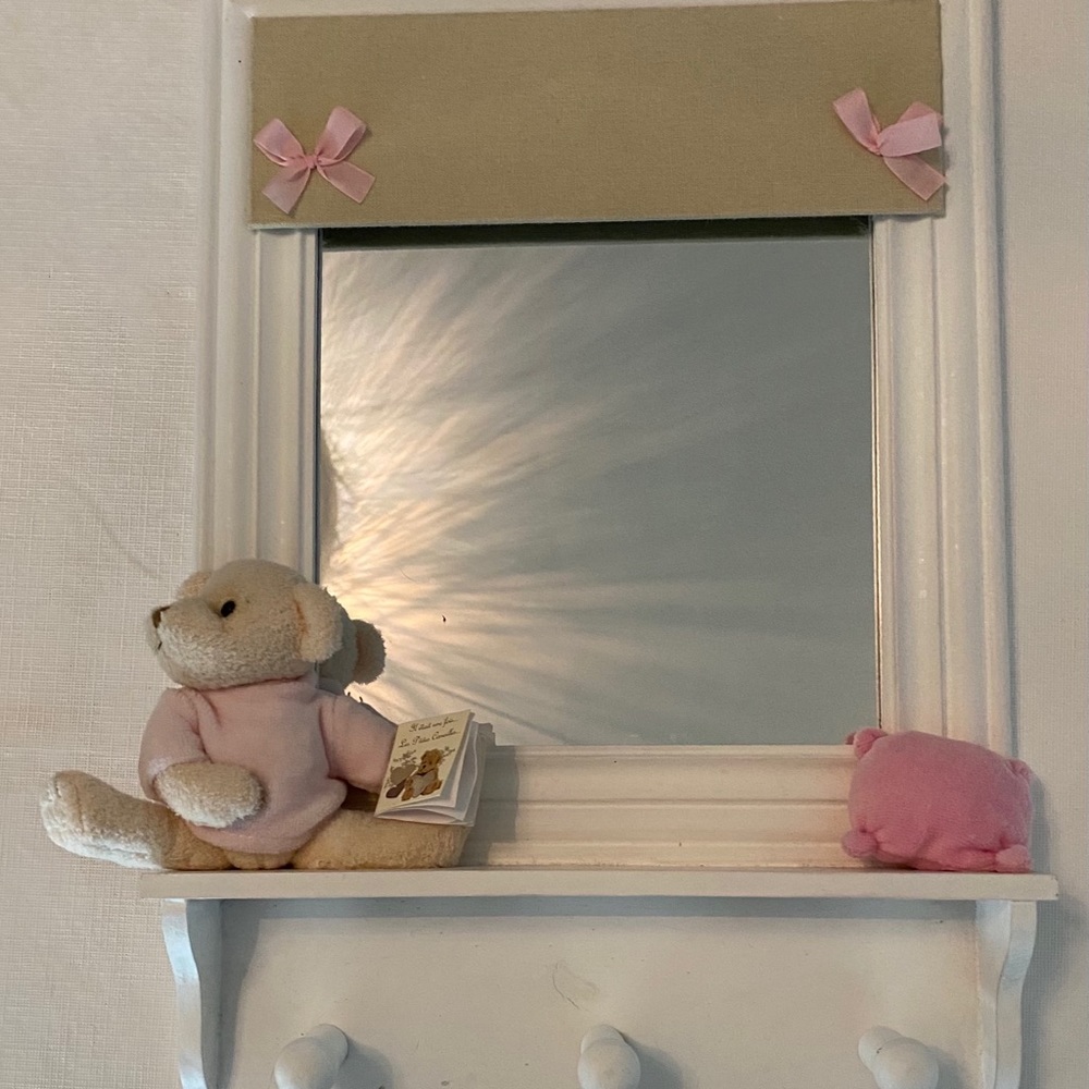 Mirror with 3 hooks